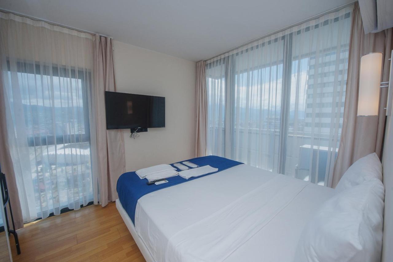 Orbi City Towers Batumi Bagian luar foto