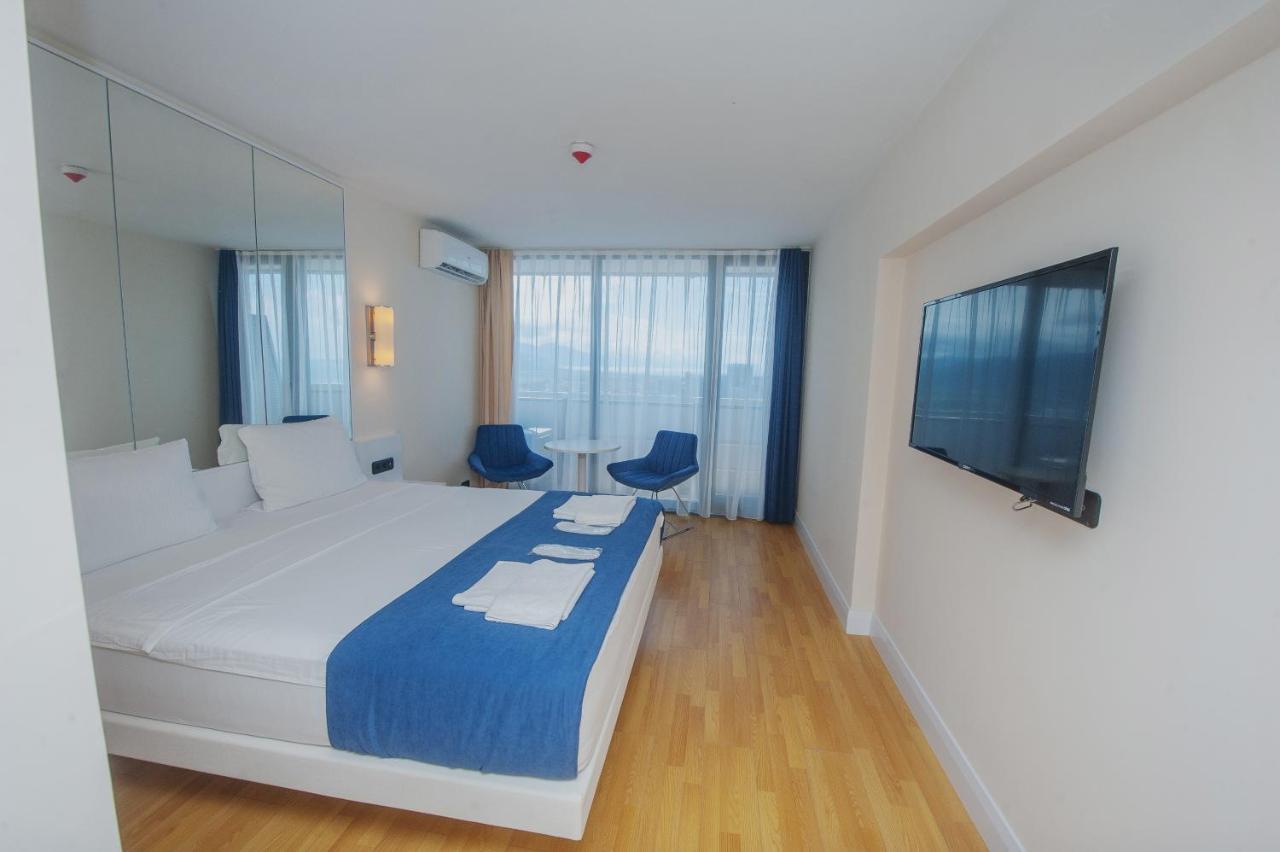 Orbi City Towers Batumi Bagian luar foto