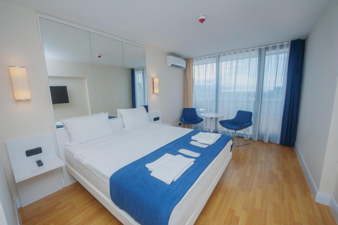 Orbi City Towers Batumi Bagian luar foto